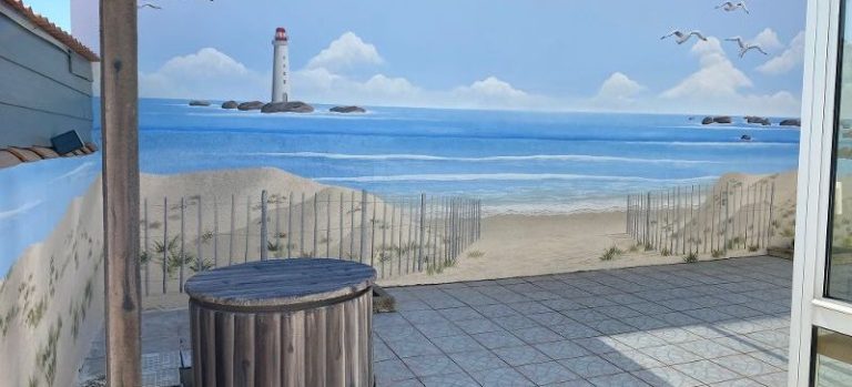Fresque Murale représentant une plage avec un phare et des dunes.