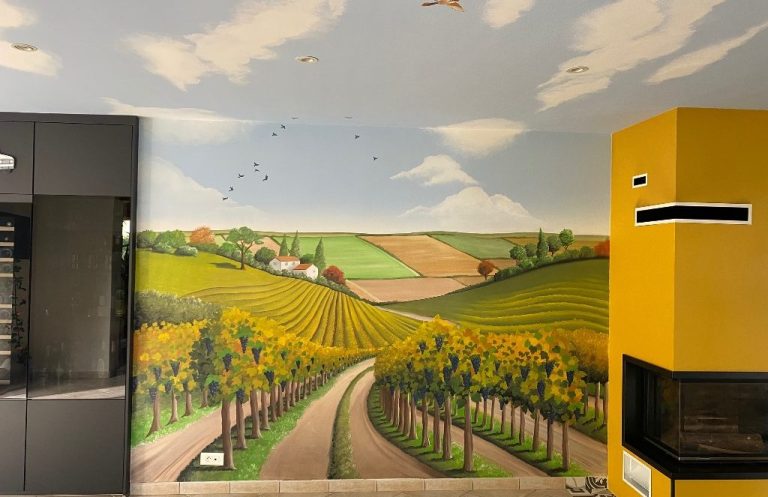Fresque intérieure en trompe l'oeil de paysage d'un chemin de vigne. fresque murale et au plafond. Réalisation à fontenay le comte en Vendée