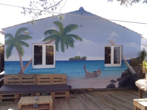 Mur peint avec palmiers et plage exotique